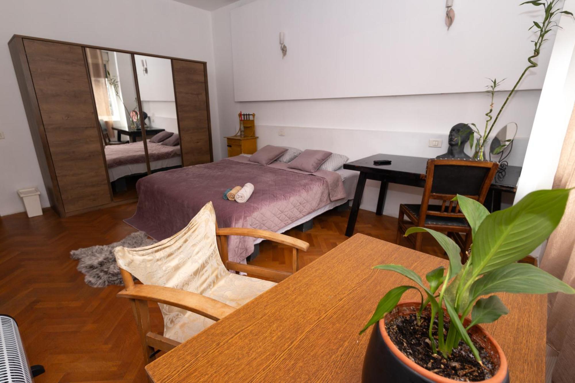 Shared Retro Vintage Luxury Apartment Bukarest Exterior foto