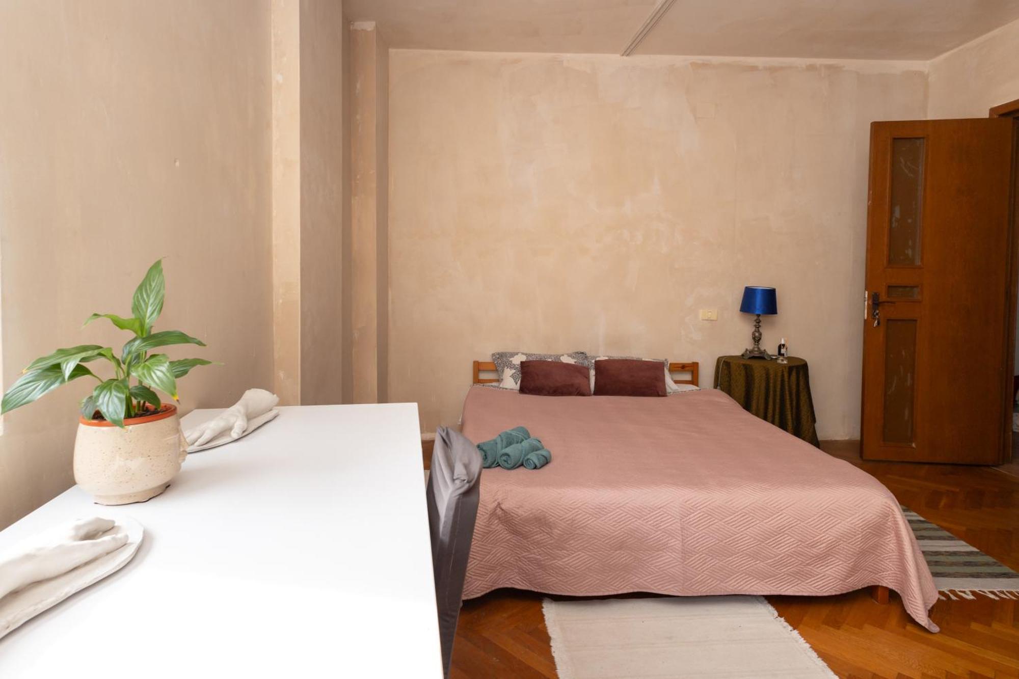 Shared Retro Vintage Luxury Apartment Bukarest Exterior foto