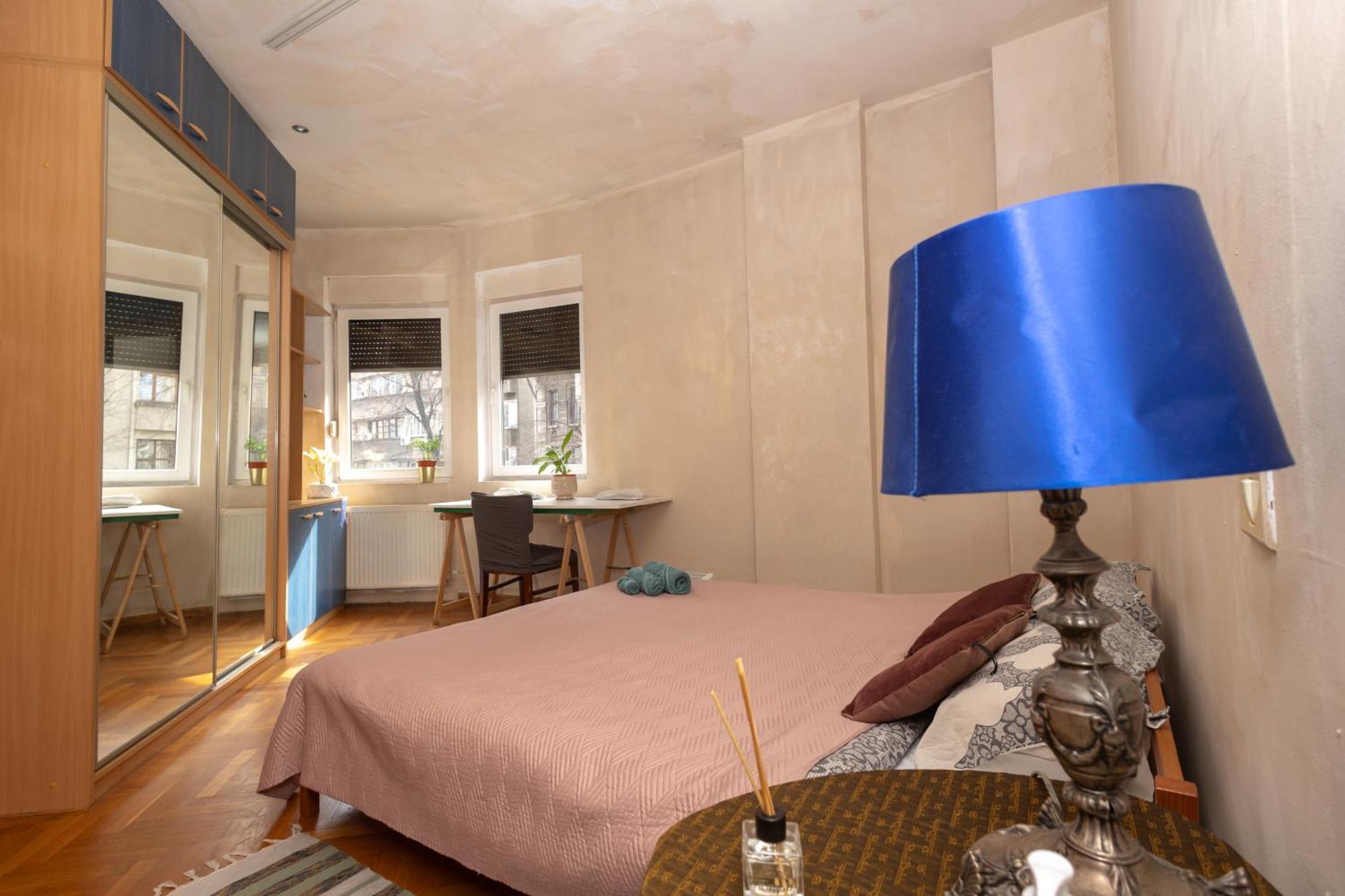 Shared Retro Vintage Luxury Apartment Bukarest Exterior foto